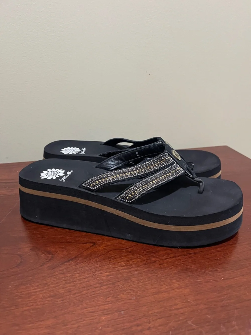 Yellow Box Black Platform Flip Flop with Double strap w/rhinestones Women's 9